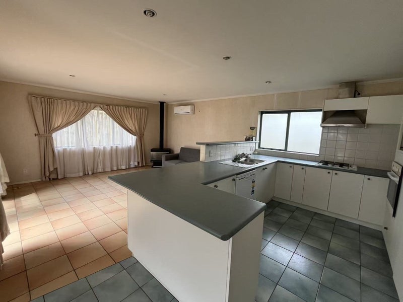 2/15 Dunn Place, Farm Cove, Auckland - Carousel 2
