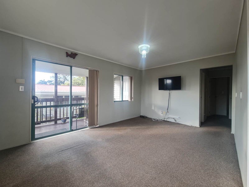 12 Grantham Road, Papatoetoe, Auckland - Carousel 2