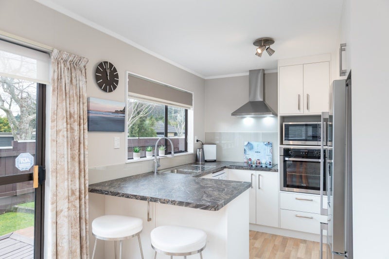 1/9 Korau Grove, Stokes Valley, Lower Hutt - Carousel 2