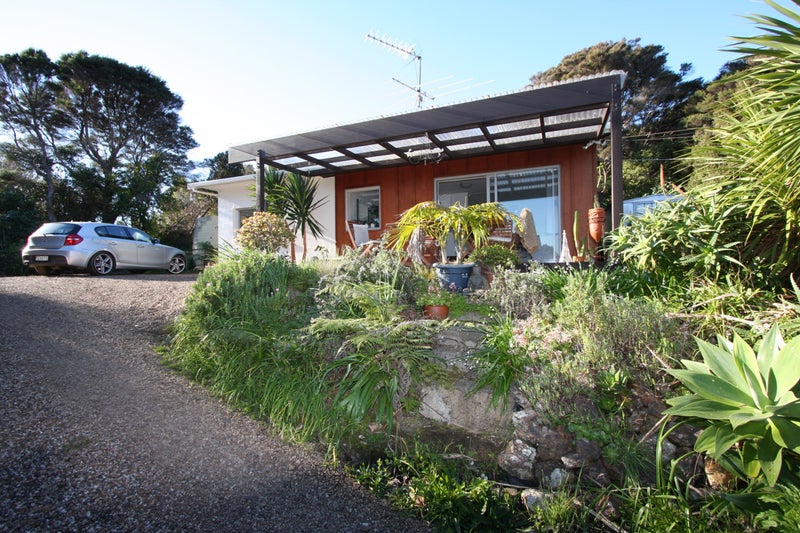 14 Makora Avenue, Oneroa, Waiheke Island - Carousel 1