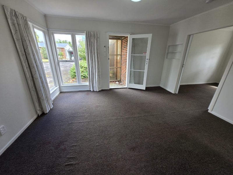 1/68 Titirangi Road, New Lynn, Auckland - Carousel 1