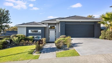 53 Endeavour Drive, Whitby, Porirua - Carousel 1