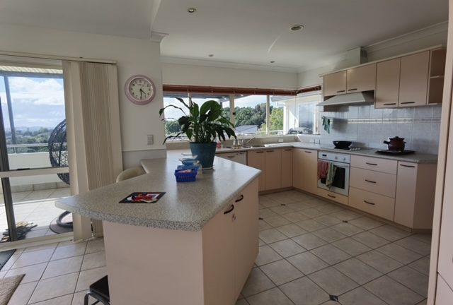 18 Ewhurst Place, Goodwood Heights, Auckland - Carousel 2