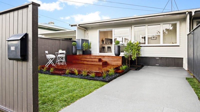 2/19 Fernleigh Avenue, Royal Oak, Auckland - Carousel 1