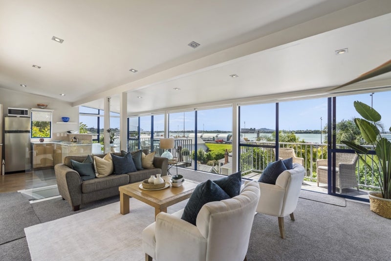2/3 Beach Road, Northcote Point, Auckland - Carousel 1