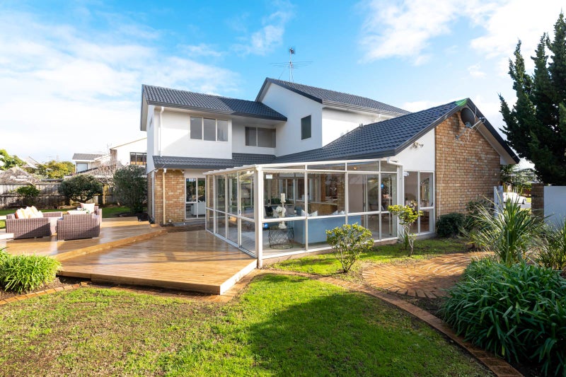 16 Gillard Place, Eastern Beach, Auckland - Carousel 1