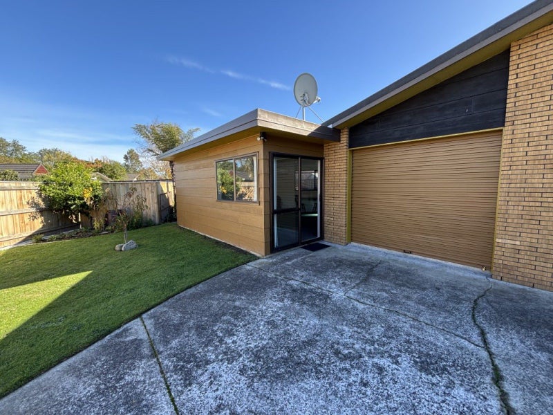 2 Humphries Place, Awapuni, Palmerston North - Carousel 1