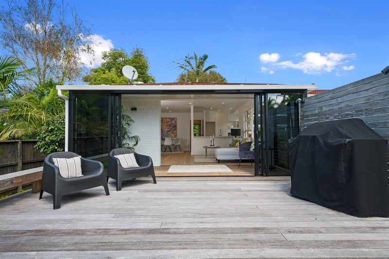 1/240 Hurstmere Road, Takapuna, North Shore City - Carousel 2