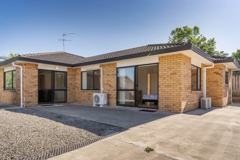 60 Castlefinn Drive, Weymouth, Auckland - Carousel 1