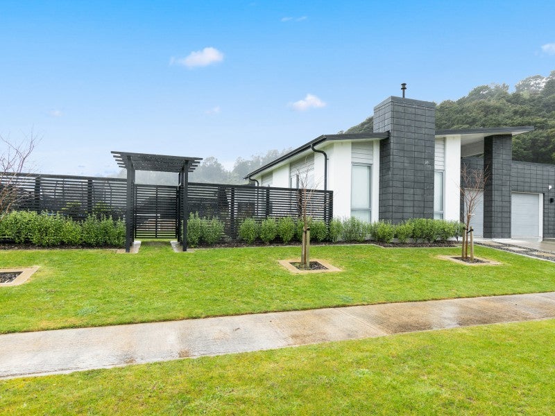 4 Hopkirk Avenue, Wallaceville, Upper Hutt - Carousel 1