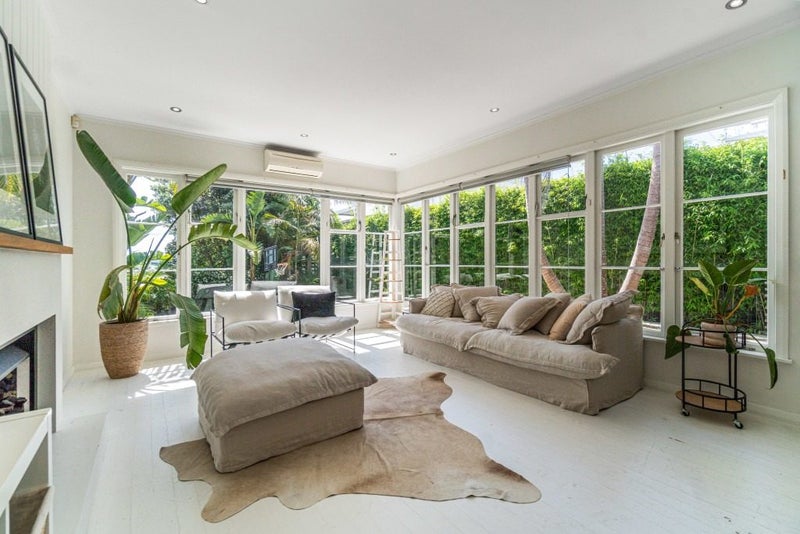 36 Harbour View Road, Point Chevalier, Auckland - Carousel 1