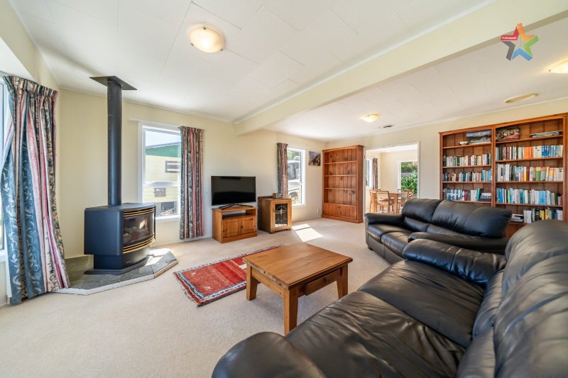 4 Tarras Grove, Kelson, Lower Hutt - Carousel 2