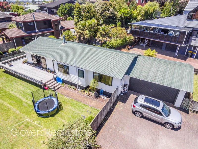31B Avonleigh Road, Green Bay, Auckland - Carousel 1