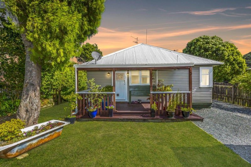 2 Pokaka Street, Birchville, Upper Hutt - Carousel 1