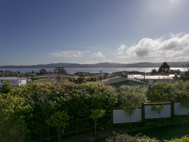 22 Ingle Avenue, Waipahihi, Taupo - Carousel 24