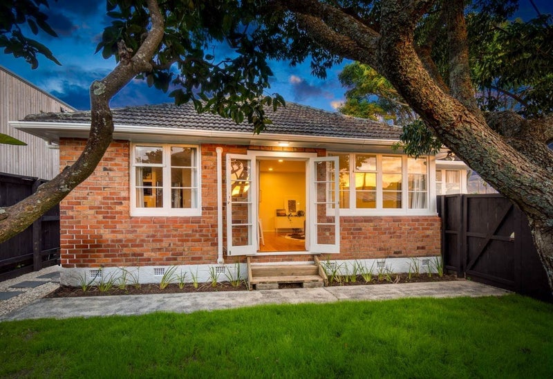 52 Anderson Avenue, Point England, Auckland - Carousel 2