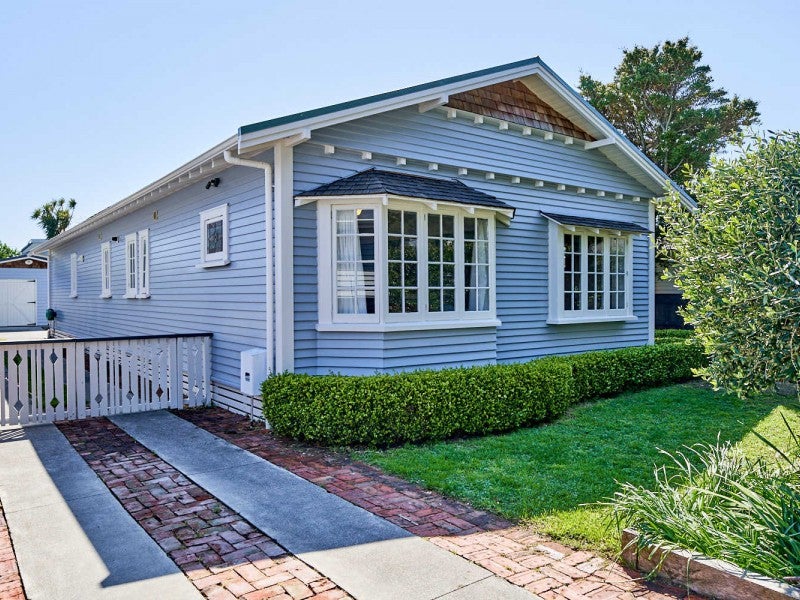 38 Tuatoru Street, Eastbourne, Lower Hutt - Carousel 1