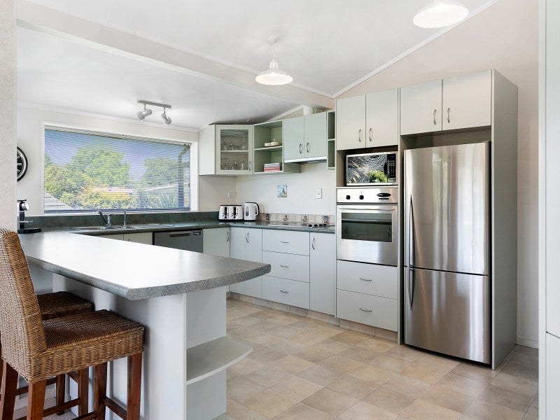 25 Harvey Street, Waipahihi, Taupo - Carousel 2