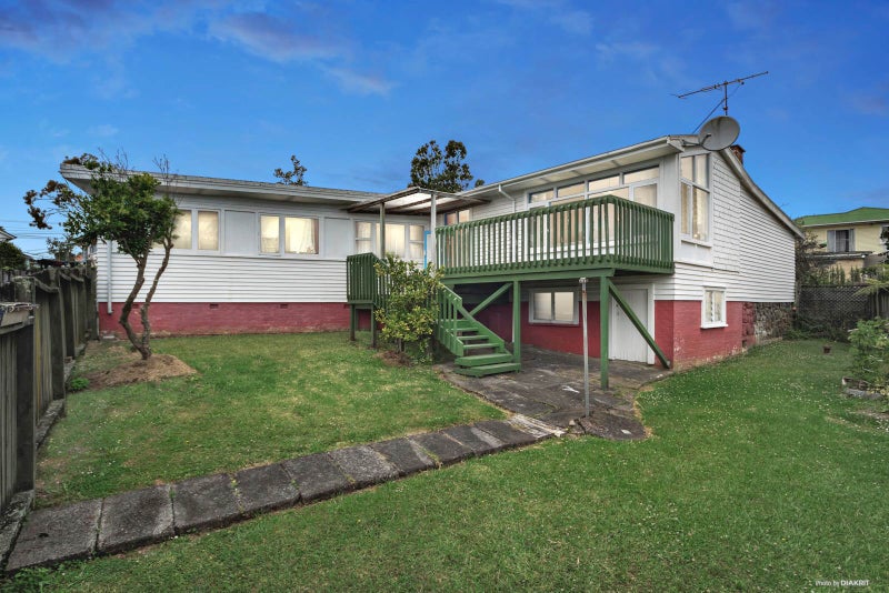 70 Maioro Street, New Windsor, Auckland - Carousel 1