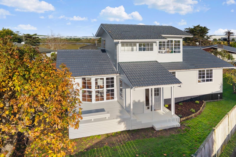 109 Edgewater Drive, Pakuranga, Auckland - Carousel 1