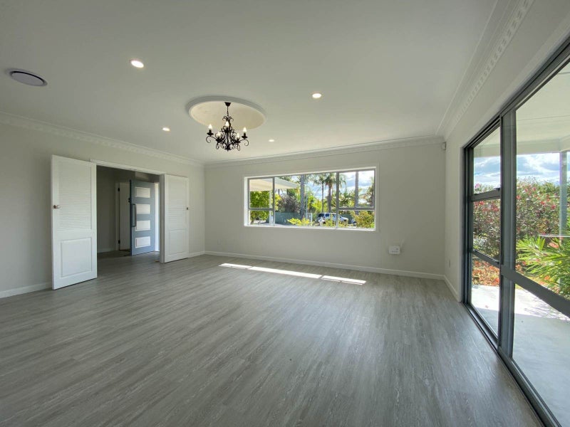 8 Ursula Place, Half Moon Bay, Auckland - Carousel 2