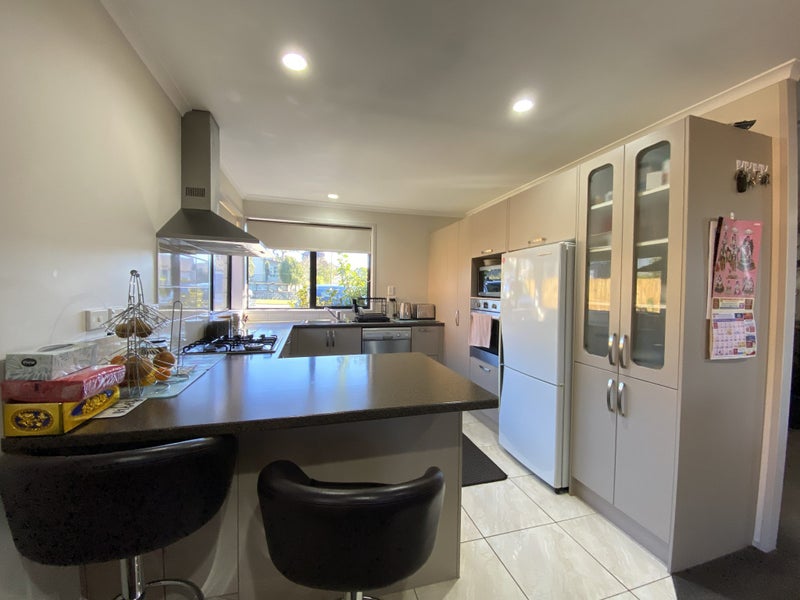 77 Farnborough Drive, Grandview Heights, Hamilton - Carousel 2