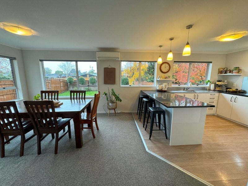 5 Humphries Place, Awapuni, Palmerston North - Carousel 2