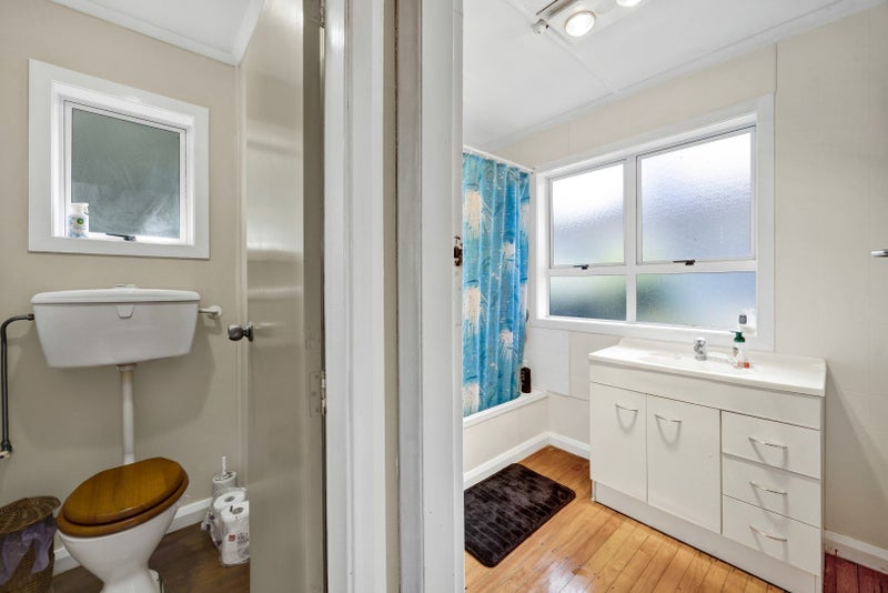 27 Seaview Road, Marfell, New Plymouth - Carousel 21