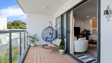 10 Mina Way, Browns Bay, Auckland - Carousel 1