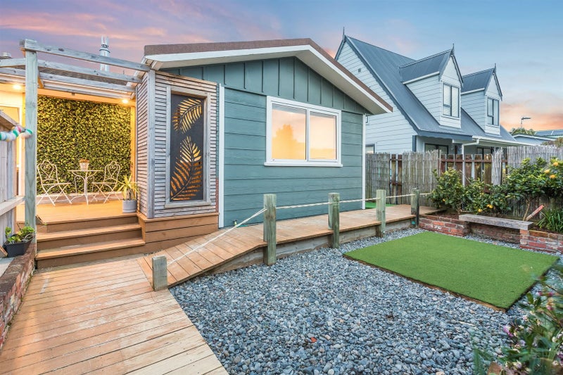 10 Trispen Place, Camborne, Porirua - Carousel 1