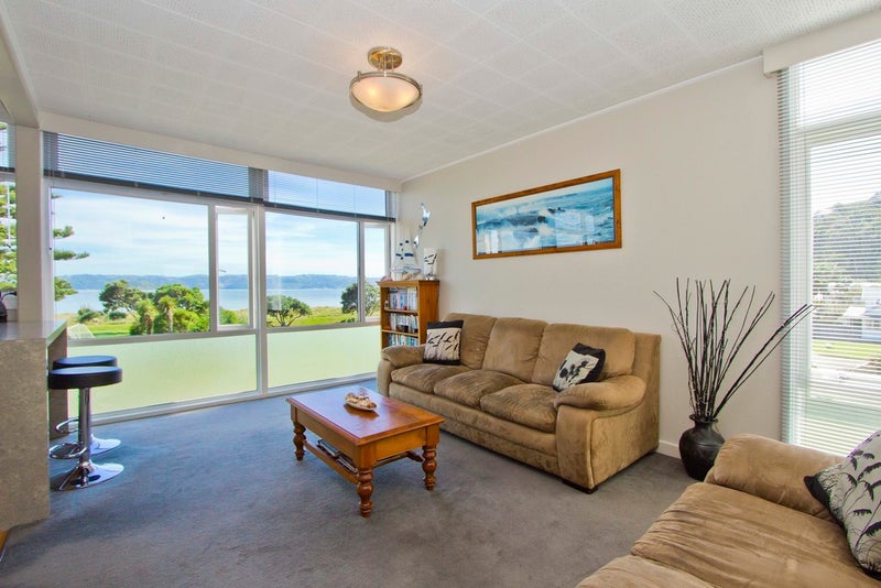 39 Marine Parade, Eastbourne, Lower Hutt - Carousel 2