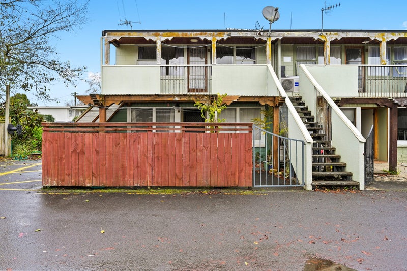 2/55 Albert Street, Hamilton East, Hamilton - Carousel 1