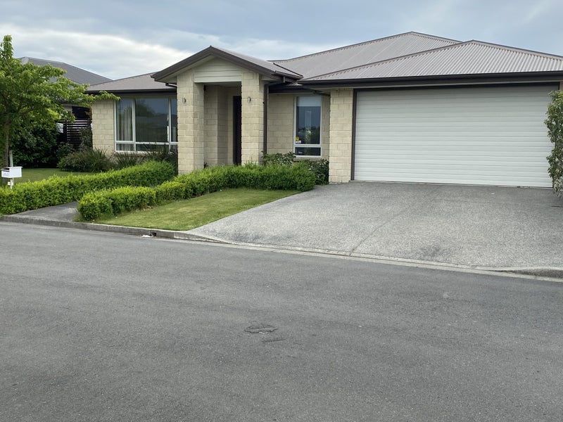8 Fintan Mews, Aidanfield, Christchurch - Carousel 2