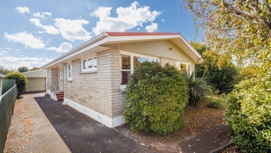 4 Edwards Place, Terrace End, Palmerston North - Carousel 1