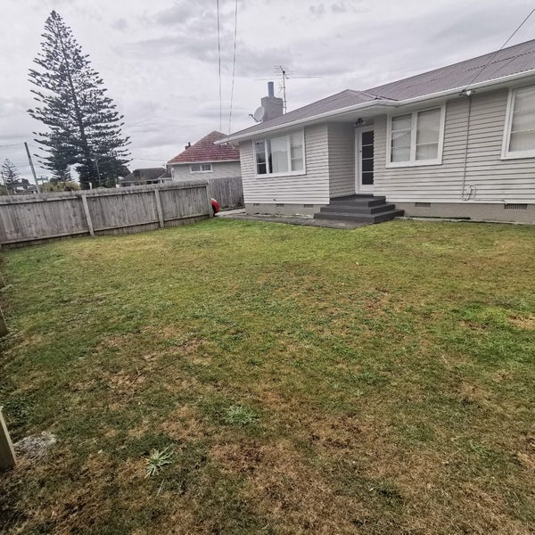 19 McAnnalley Street, Manurewa East, Auckland - Carousel 13