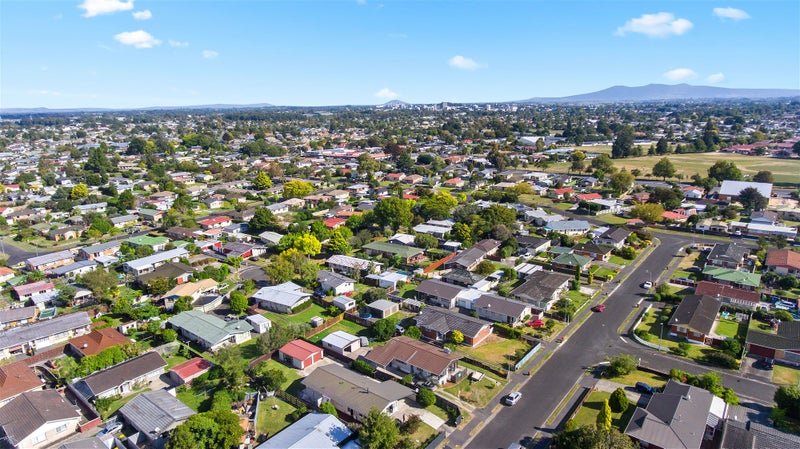 18 Fernleigh Street, Chartwell, Hamilton - Carousel 22