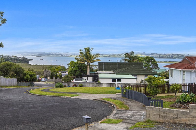 7 Leonard Place, Onerahi, Whangarei - Carousel 2
