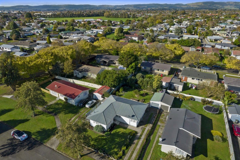 15 Halswell Crescent, Westbrook, Palmerston North - Carousel 2