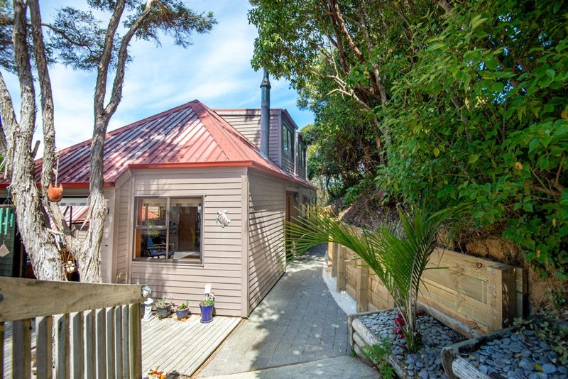 30 Gordon Road, Plimmerton, Porirua - Carousel 2