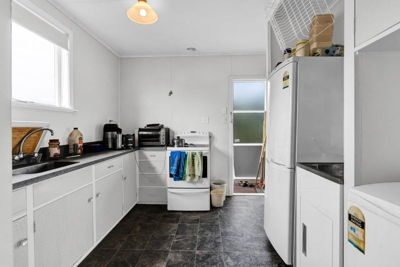 27 Rimu Street, Strandon, New Plymouth - Carousel 2