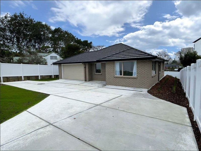 25 Forest Hill Road, Henderson, Auckland - Carousel 1
