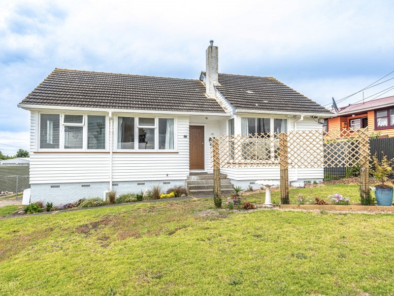 46 Kowhai Street, Castlecliff, Whanganui - Carousel 1