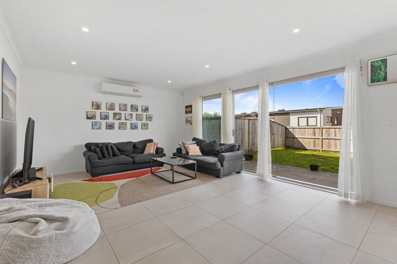 54 Vincent McGrath Crescent, Swanson, Auckland - Carousel 2