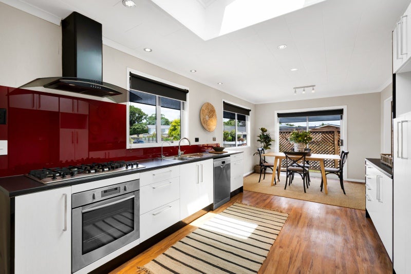 147 Govett Avenue, Frankleigh Park, New Plymouth - Carousel 2