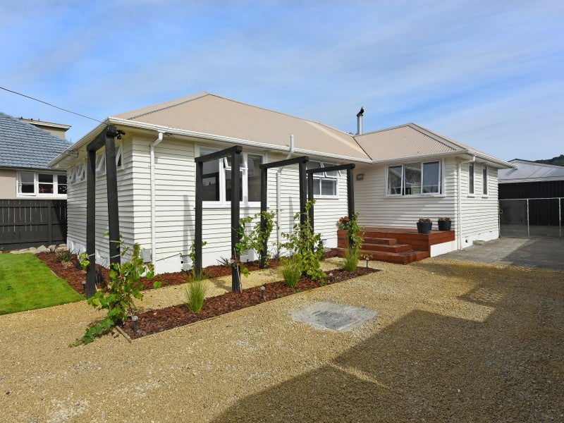 1043 Fergusson Drive, Clouston Park, Upper Hutt - Carousel 2