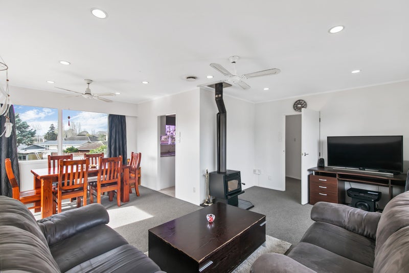 13 Beechdale Crescent, Pakuranga Heights, Auckland - Carousel 2
