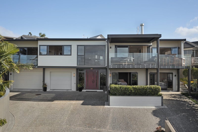 12 Eastcliffe Road, Castor Bay, Auckland - Carousel 1