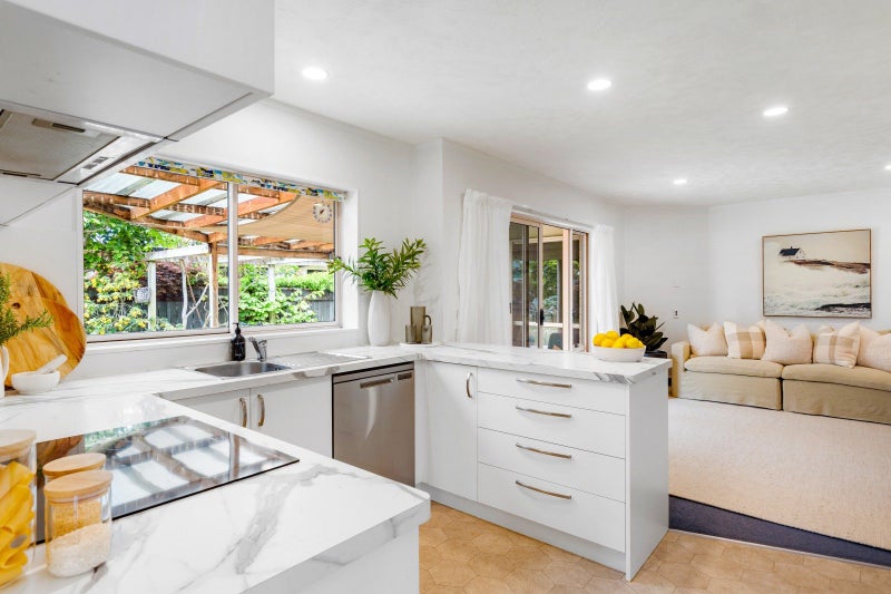 4 Bishops Close, Greenmeadows, Napier - Carousel 2