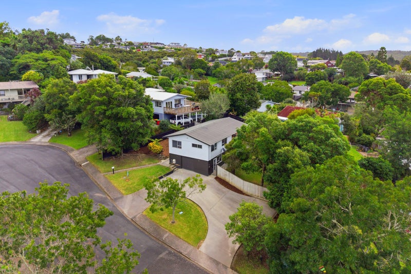 3 Win Grove, Hatfields Beach, Orewa - Carousel 1