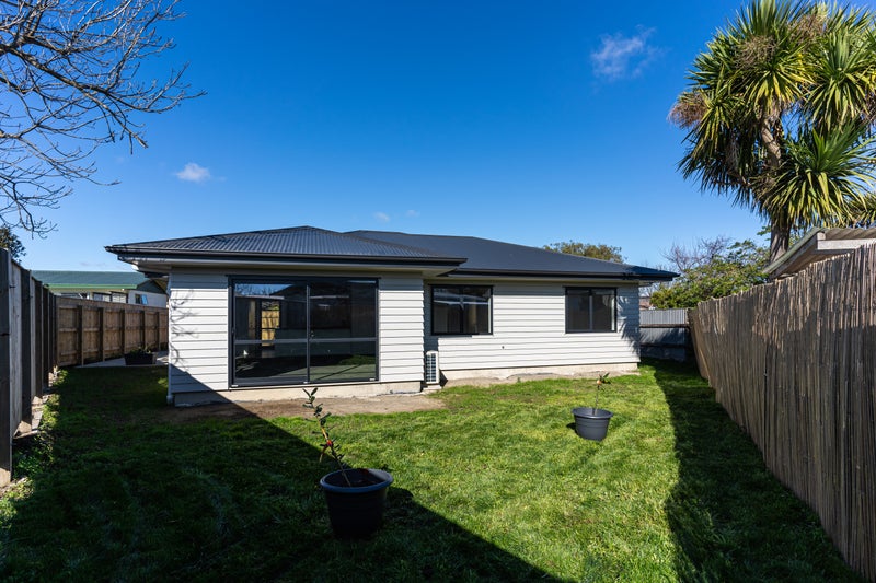 4A Adams PL, Kelvin Grove, Palmerston North - Carousel 1